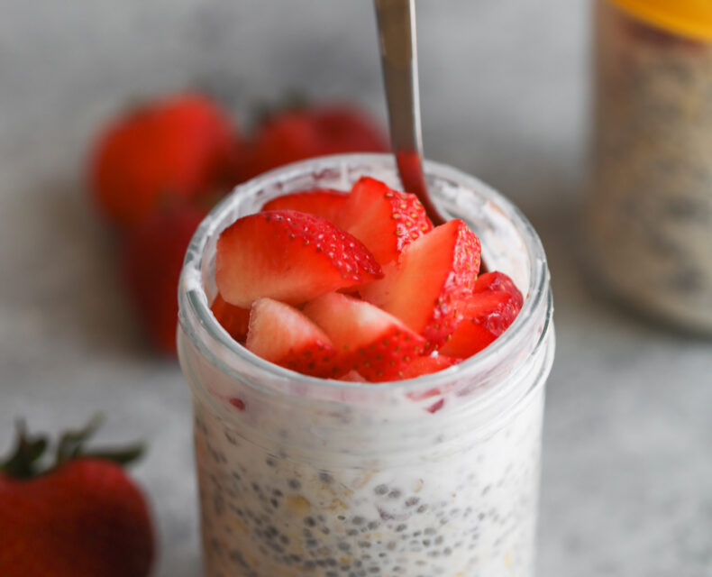 strawberry overnight oats